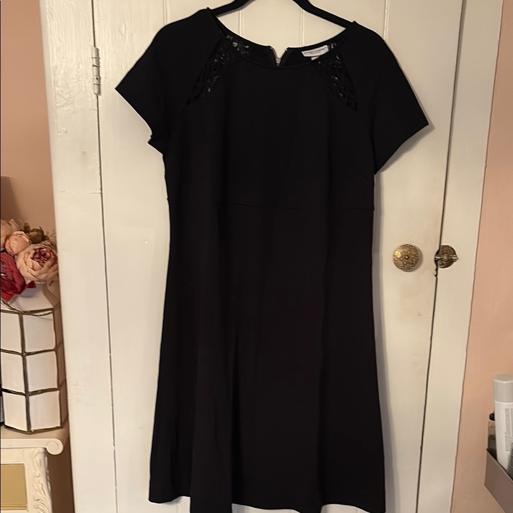 Liz Lange Maternity Black Short-Sleeve A-Line Dress with Lace Insets Large